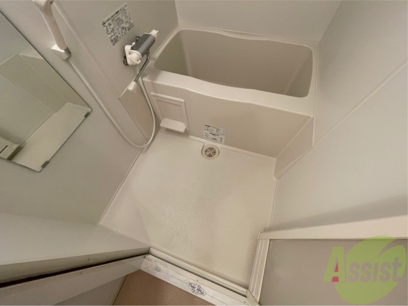 バス・シャワールーム　バスルームはこちらです。広々としてゆったり休めます。