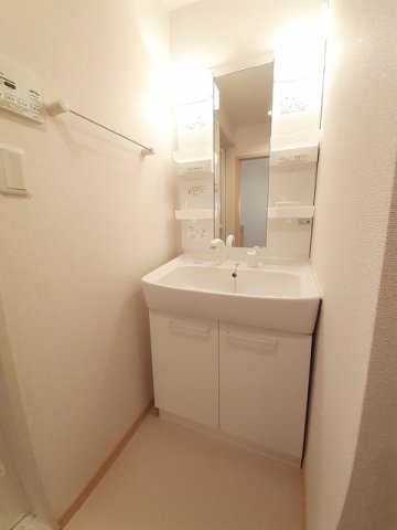 洗面設備　スペースが確保できる洗面所です