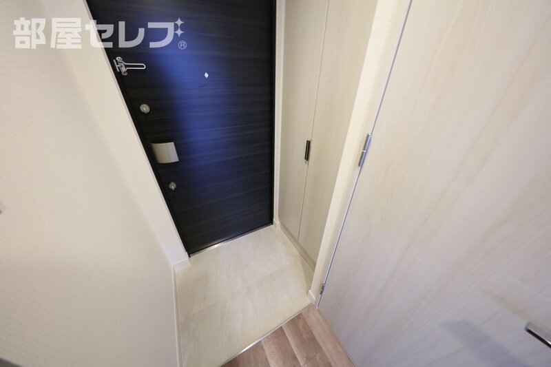玄関　１２０２号室写真
