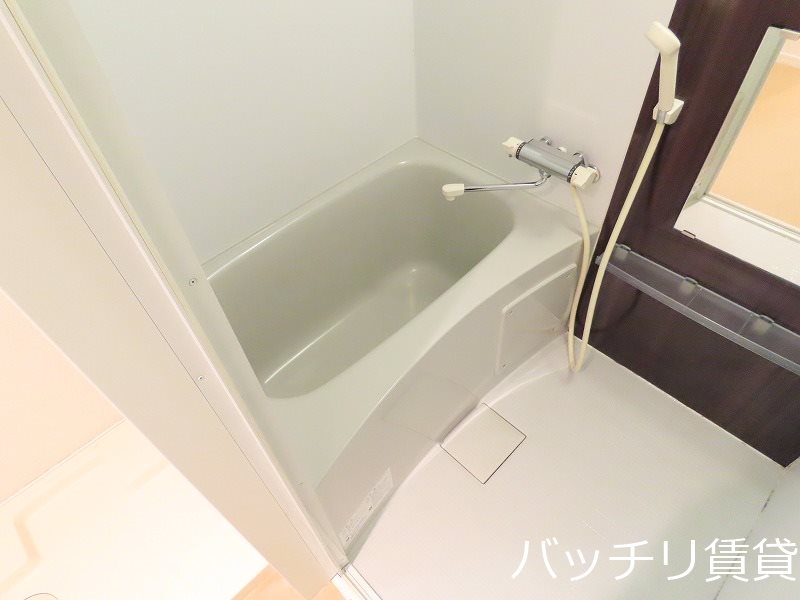 バス・シャワールーム　画像は同型タイプの為、現状を優先致します。