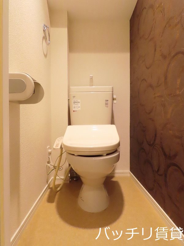 トイレ　画像は同型タイプの為、現状を優先致します。