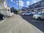 建物外観　敷地内駐車場