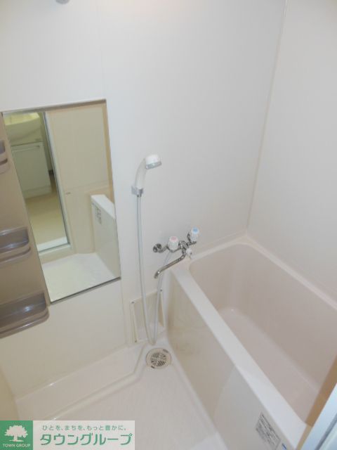 バス・シャワールーム　浴室乾燥機付きのバスルーム