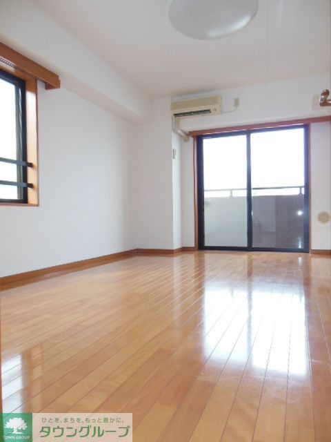 居室・リビング　10.3帖の明るい室内！