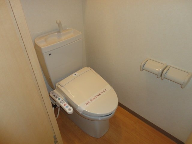 トイレ　温水洗浄便座付き♪