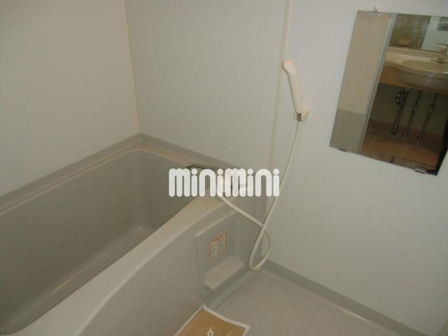 バス・シャワールーム　鏡のある浴室