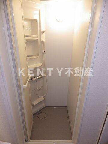 バス・シャワールーム　シャワーを浴びることができます