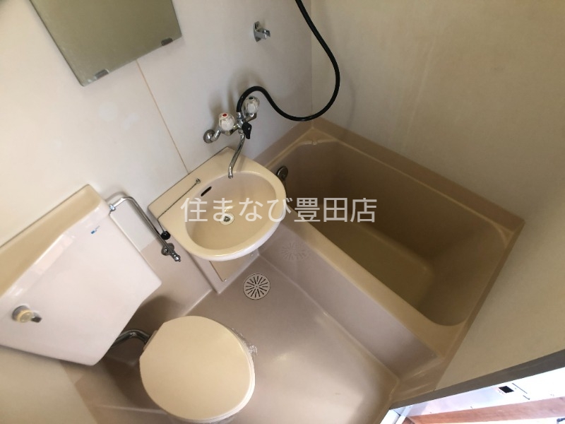 バス・シャワールーム　同型別部屋写真・反転タイプ