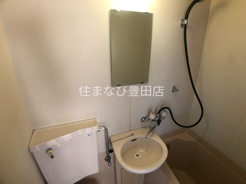 洗面設備　同型別部屋写真・反転タイプ