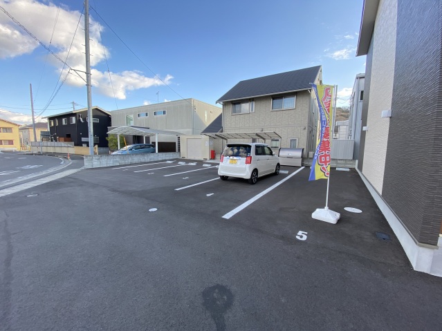 駐車場　平面駐車場　敷地内にあります☆