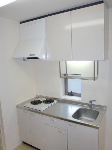 キッチン　★システムキッチン／小窓付き★