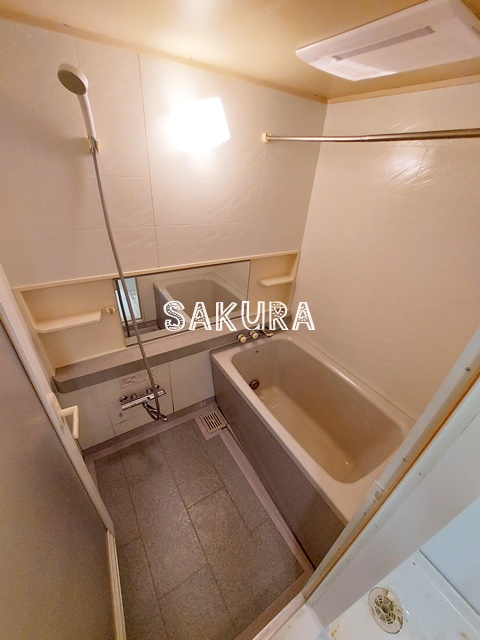 バス・シャワールーム　嬉しい追い焚き機付きです♪