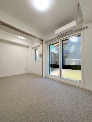 居室・リビング　防音室は防音床、防音壁、防音天井となっており、まさに楽器を演