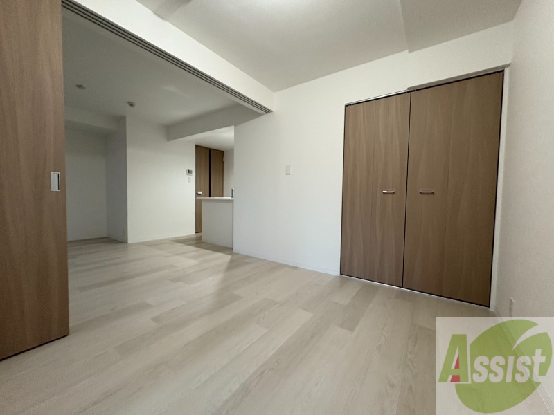 その他部屋・スペース　こちらのお部屋は光が差し込む、温かみのあるお部屋です。