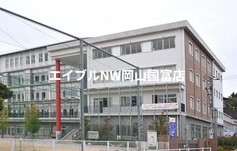 小学校　岡山市立西大寺小学校（小学校）まで978m