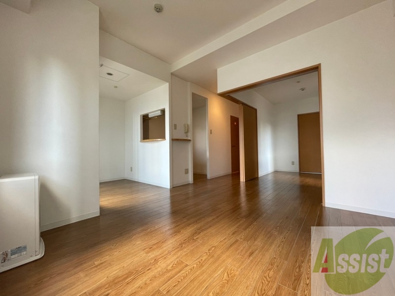 居室・リビング　広くてキレイなお部屋が広がっていて、充実した生活が送れそう。