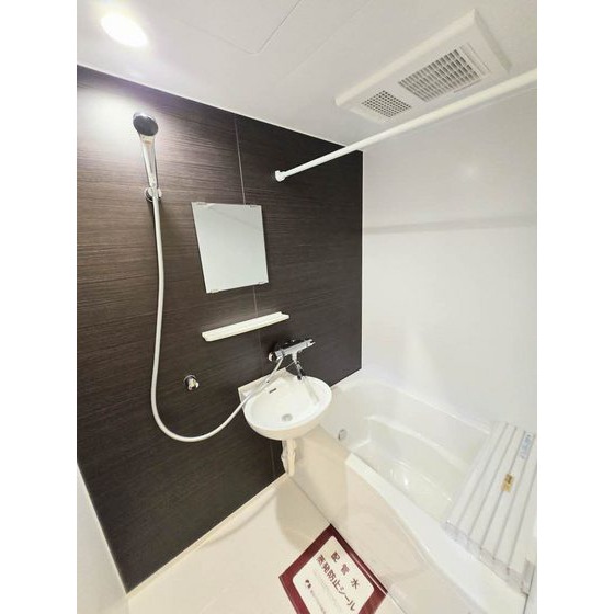 バス・シャワールーム　便利な浴室乾燥機能付き