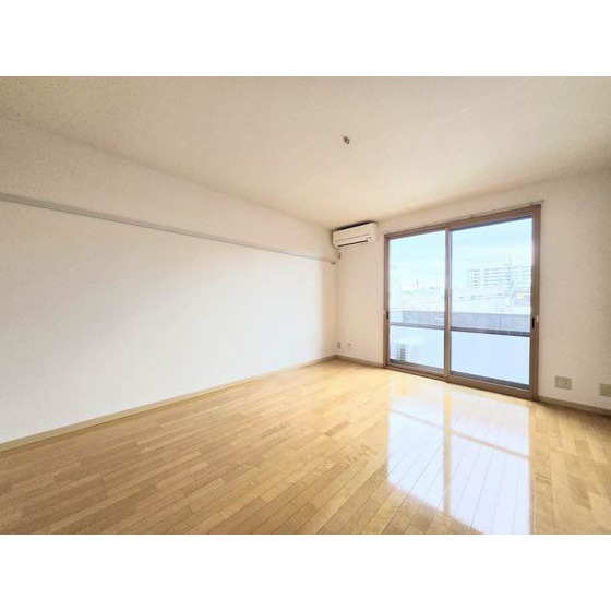 居室・リビング　※リノベ中の為画像は同型別室のものです。現況優先となります。