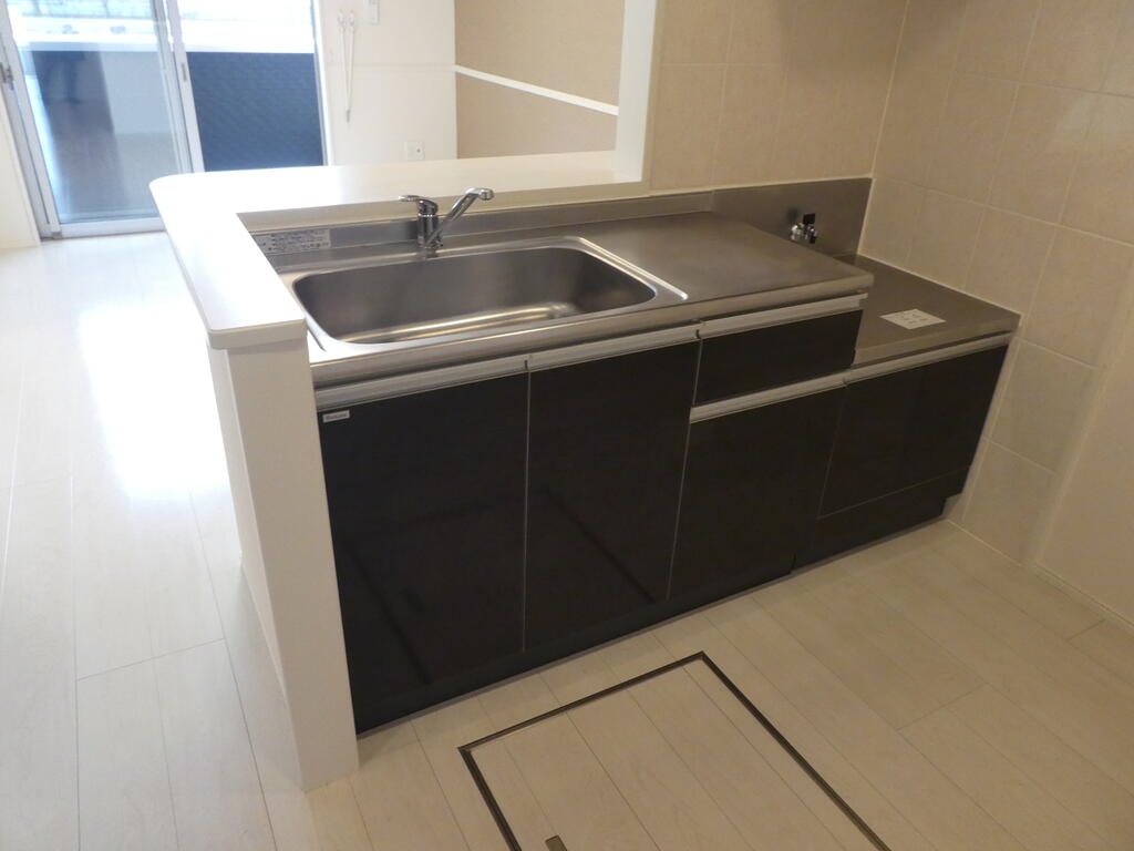 キッチン　写真・動画・パノラマは同物件反転間取り別部屋のものです。