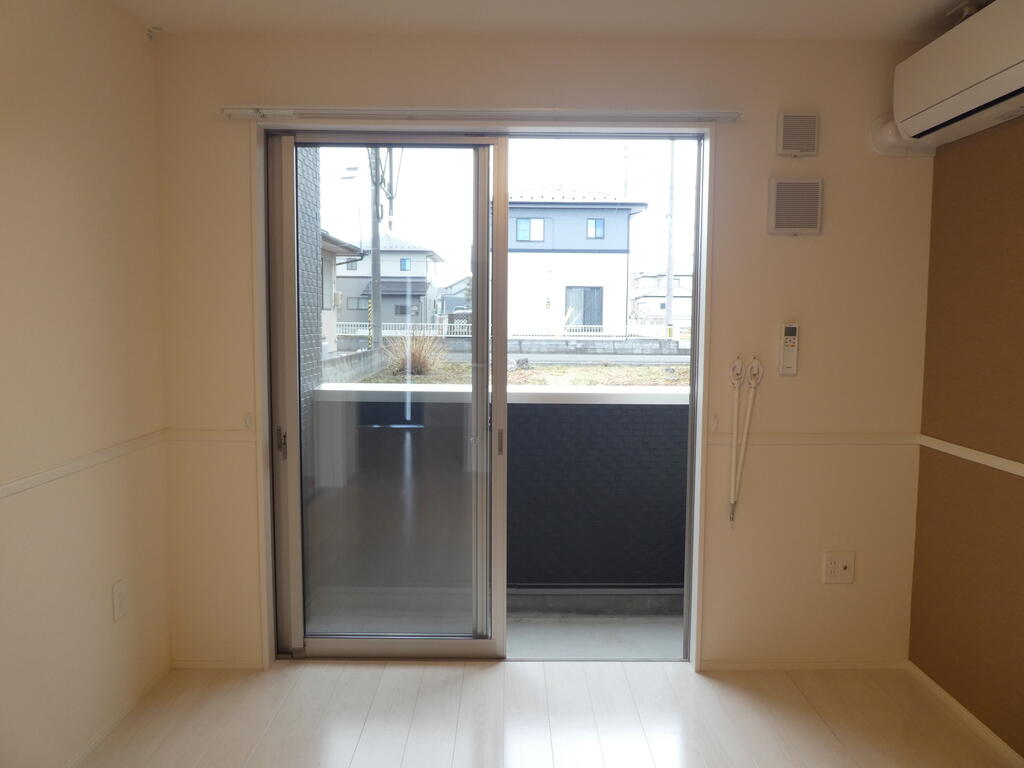 バルコニー　写真・動画・パノラマは同物件反転間取り別部屋のものです。