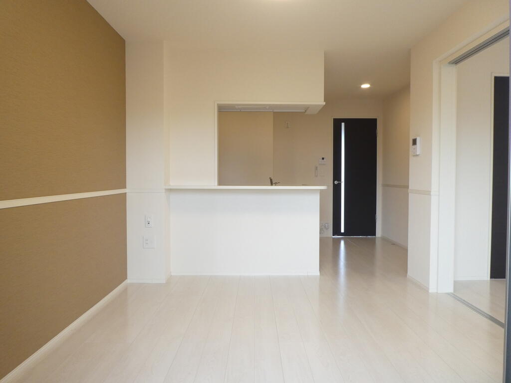 居室・リビング　写真・動画・パノラマは同物件反転間取り別部屋のものです。