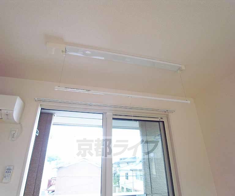 その他設備　室内洗濯物干し、収納タイプの装備されています。