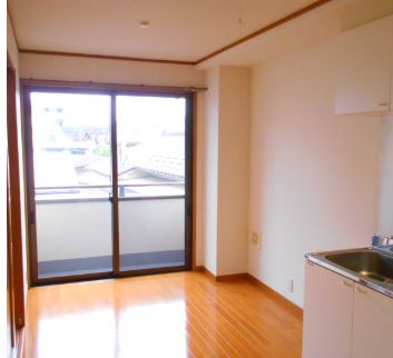 居室・リビング　こちらのリビングで趣味の時間をお楽しみください