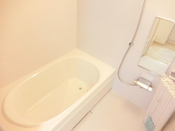 バス・シャワールーム　浴室乾燥機付きバス！