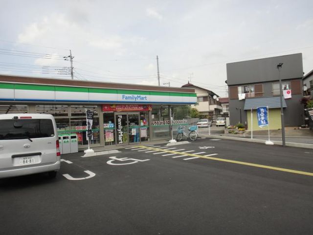 コンビニ　ファミリーマート川口戸塚店（コンビニ）まで321m