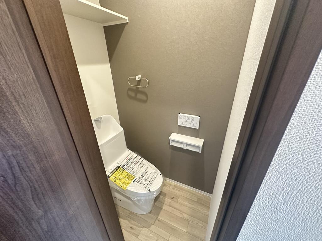 トイレ　※写真は同施工会社の別物件のものとなります。ご参考ください。