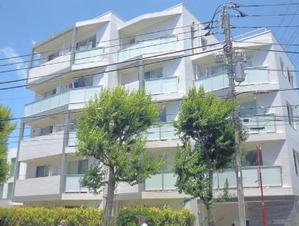 建物外観　鉄筋コンクリート造のがっちりとした建物。