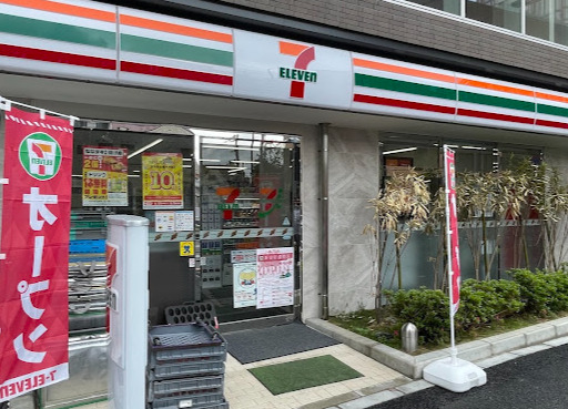 コンビニ　セブンイレブン 新宿信濃町店（コンビニ）まで556m