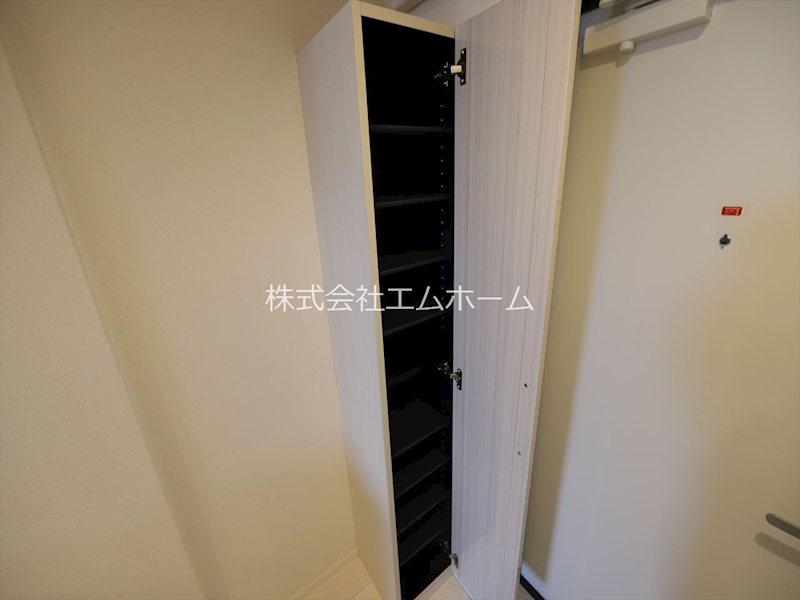 玄関　玄関　シューズボックス付