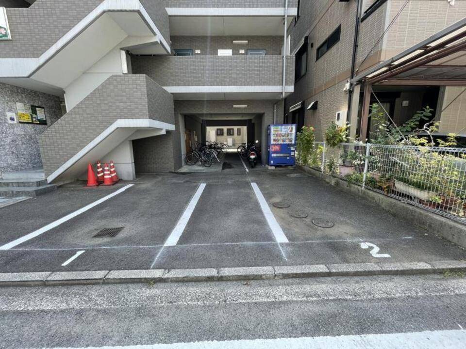 駐車場　駐車場