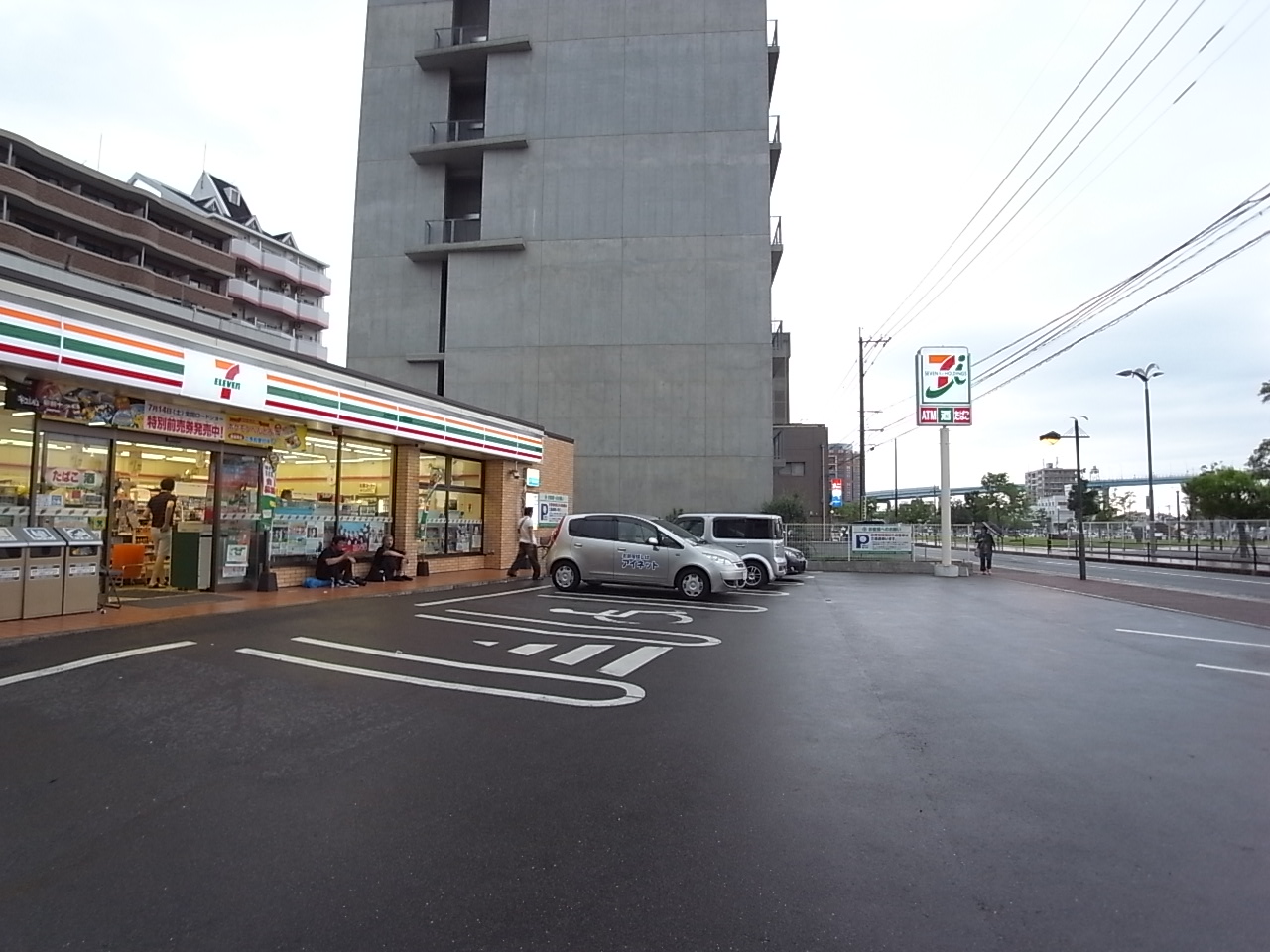 コンビニ　セブンイレブン福岡港2丁目店（コンビニ）まで225m