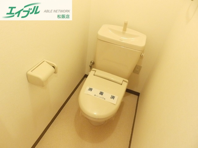 トイレ　別部屋反転参考写真です。