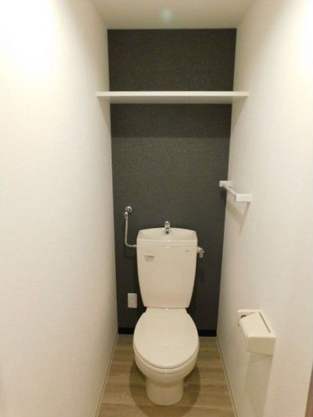 トイレ　※写真は別号室です。