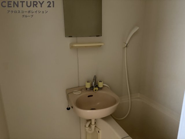 洗面設備　浴室内に洗面台あり！