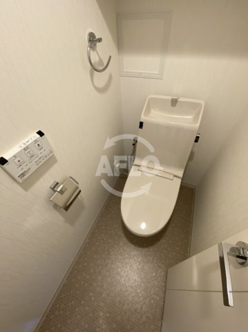 トイレ　レジディア玉造　温水洗浄便座