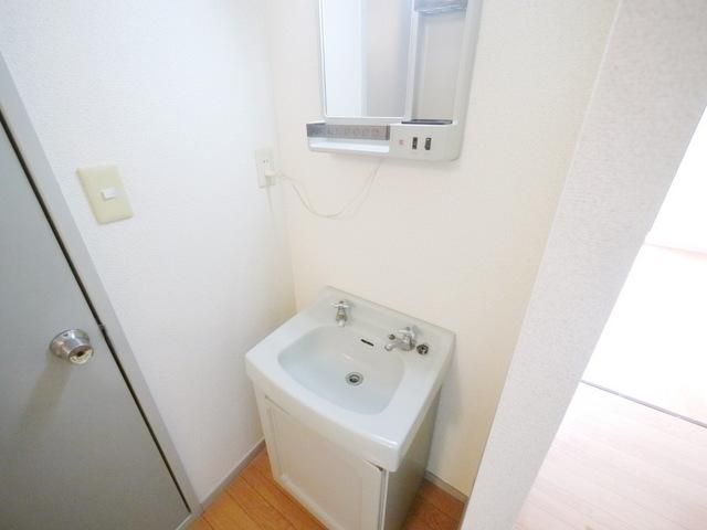 洗面設備　独立した洗面台♪