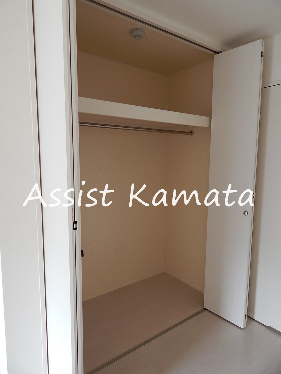 収納　写真は同タイプの別号室です