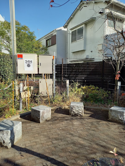 公園　本町四丁目ポケットパーク（公園）まで82m