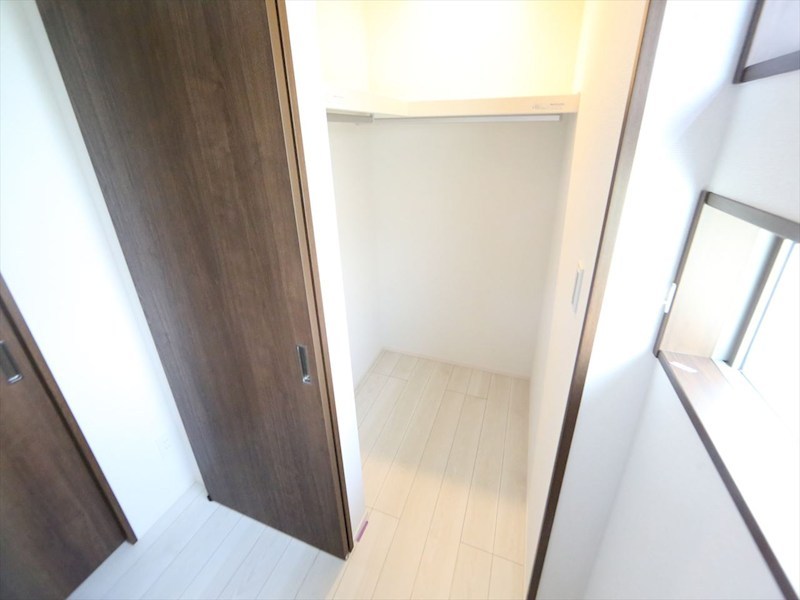 収納　ウォークインクローゼット（収納充実してます）　同仕様写真