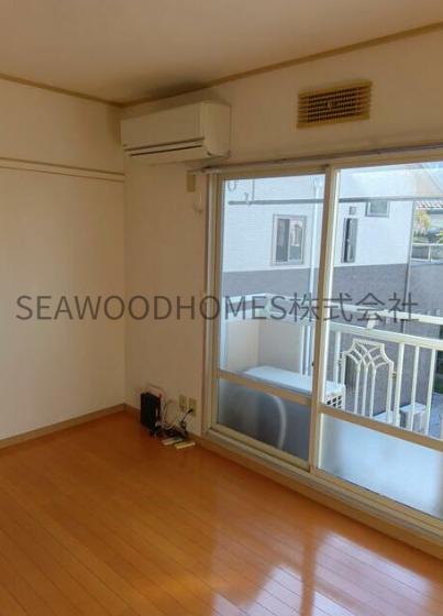 その他部屋・スペース　開放的で大きな窓