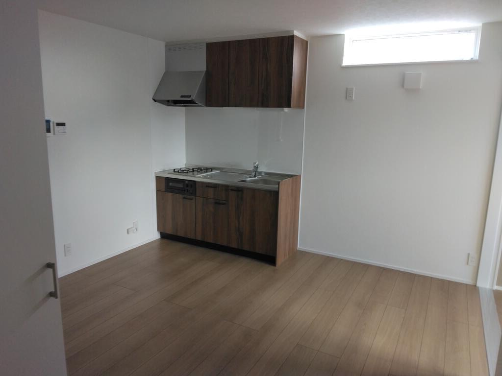 キッチン　ガスコンロ3口　フード付き　システムキッチン