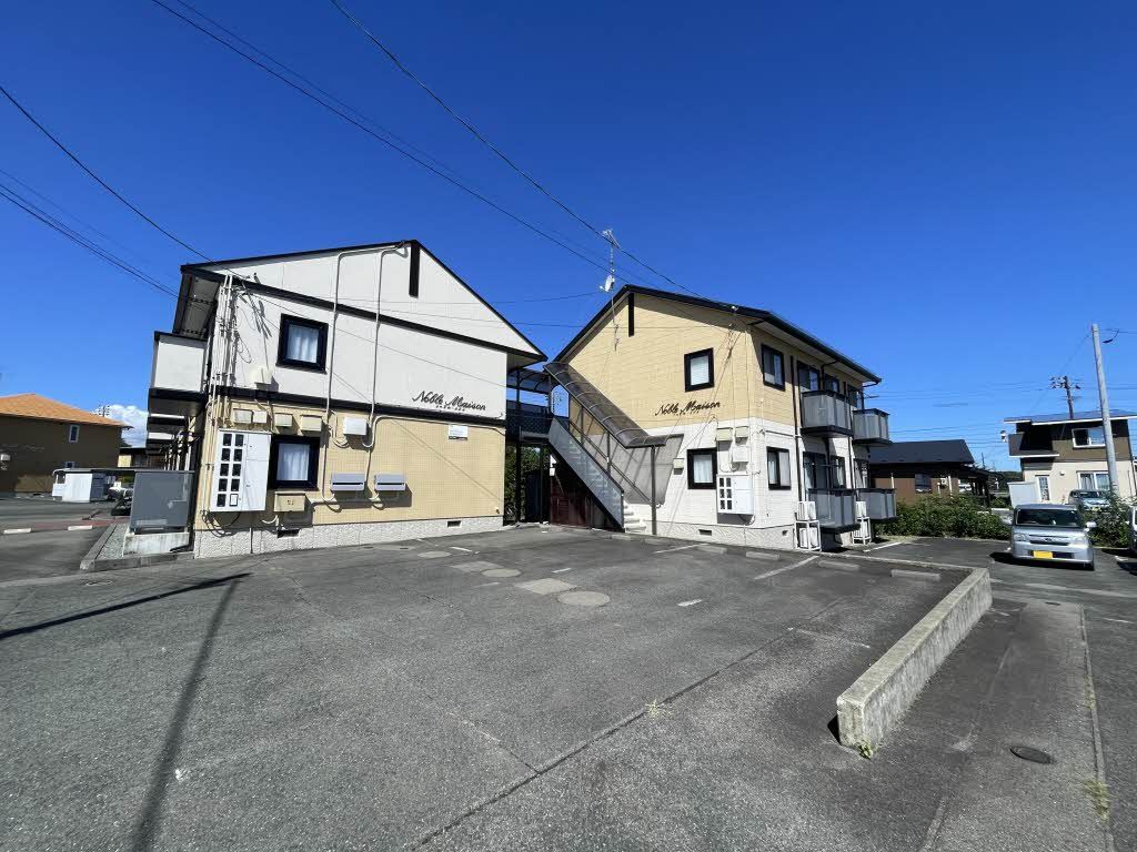 建物外観　駐車場