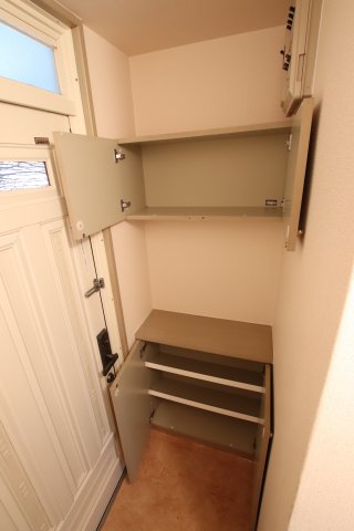 収納　シューズボックス