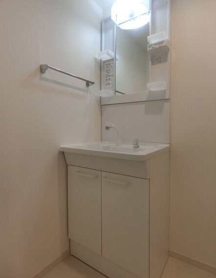 洗面設備　脱衣所　独立洗面台（シャンプードレッサー付）