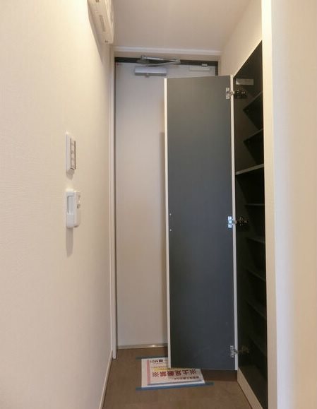 玄関　玄関（シューズボックス完備）