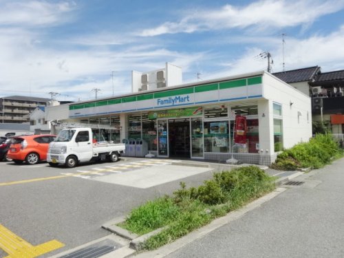 コンビニ　ファミリーマート宝塚警察署前店（コンビニ）まで335m